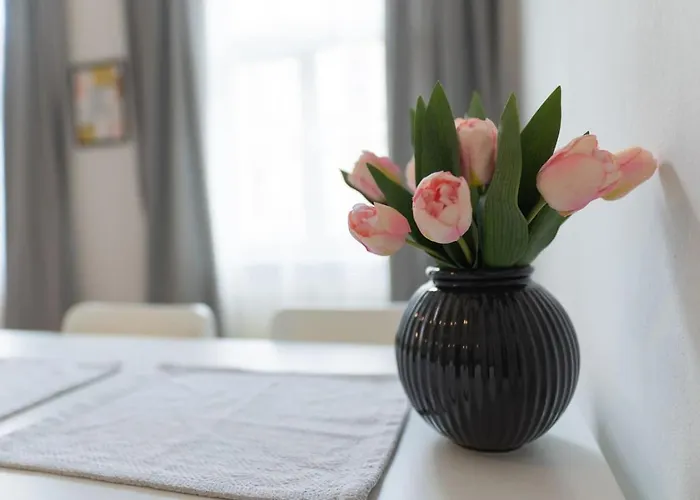 Marvelous 2-bedroom Near Hauptbahnhof Appartamento